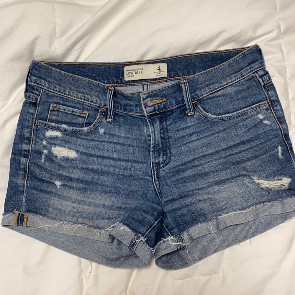 A&F Low rise denim short size 4 W 27